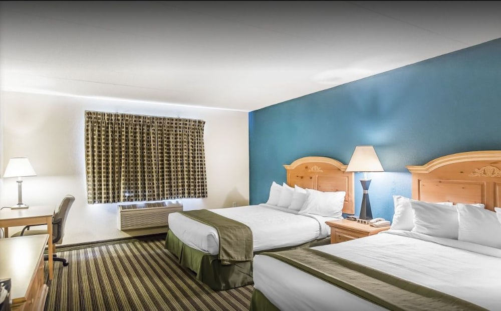 Book American Inn And Suites In Peosta Hotels American Inn And Suites Peosta Guest Room