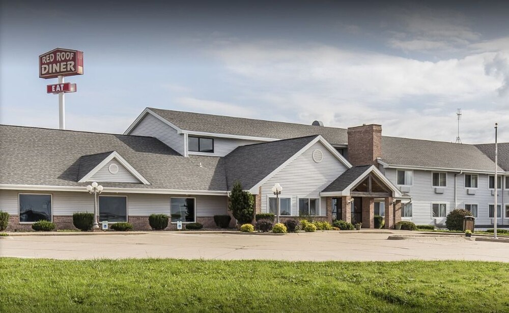 Book American Inn And Suites In Peosta Hotels American Inn And Suites Peosta Exterior
