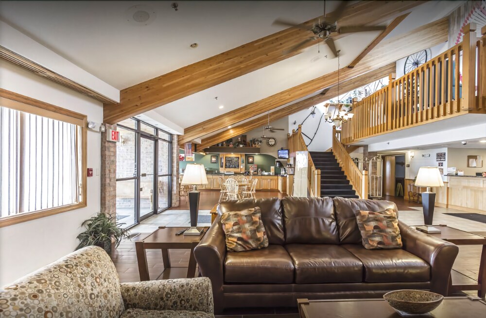 Book American Inn And Suites In Peosta Hotels American Inn And Suites Peosta