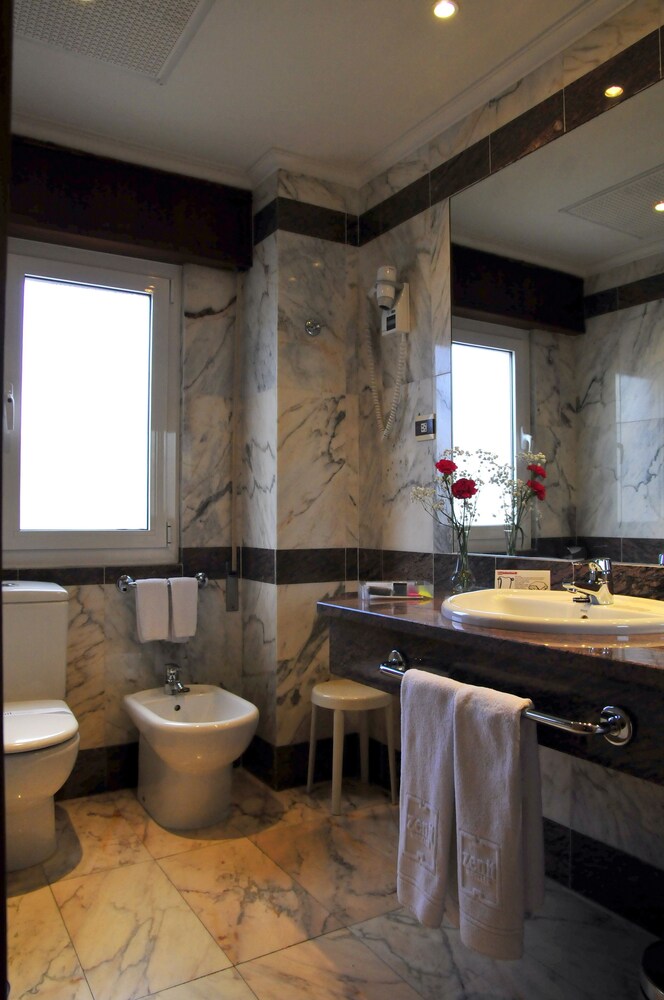 Book Hotel Zenit Dos Infantas In Zamora Hotels Com