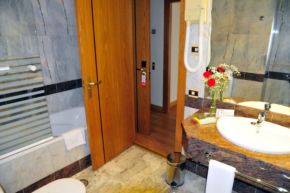 Book Hotel Zenit Dos Infantas In Zamora Hotels Com