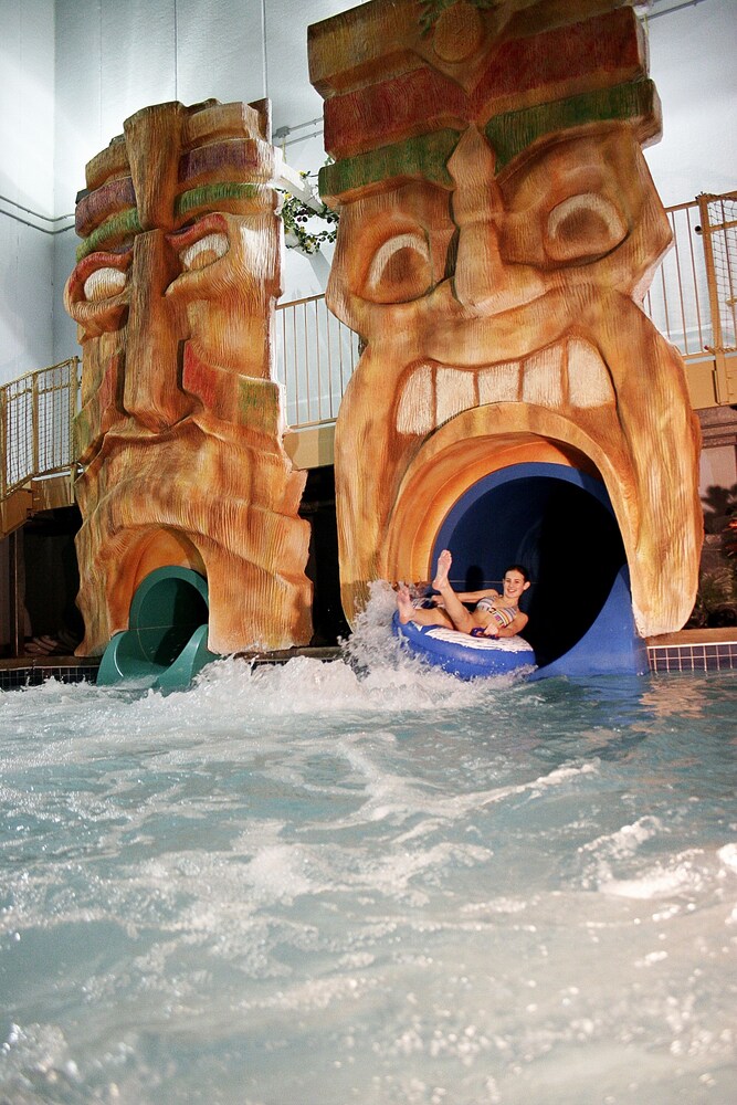 Book Edgewater Hotel Waterpark In Duluth Hotels
