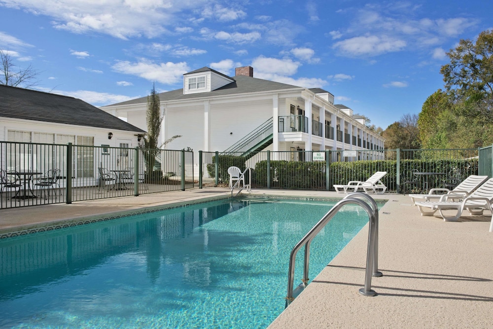 Book Baymont By Wyndham Eufaula In Hotels Baymont By Wyndham Eufaula Pool