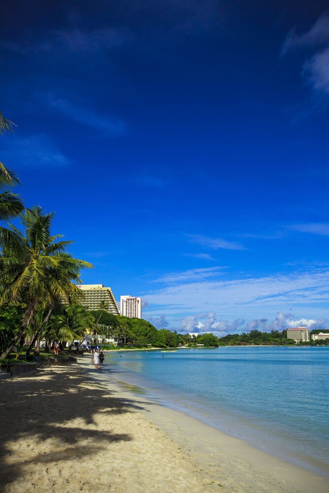 Book Holiday Resort & Spa Guam in Tamuning