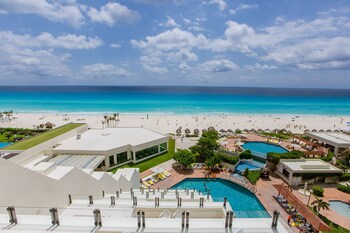 Picture of Park Royal Beach Resort Cancún - All Inclusive in Cancun
