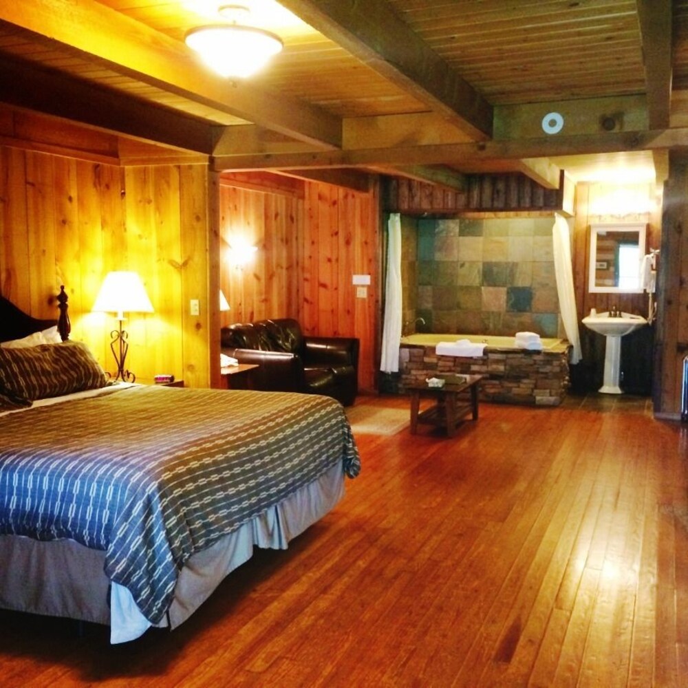 Book The Smokehouse Lodge and Cabins, Monteagle from 49/night