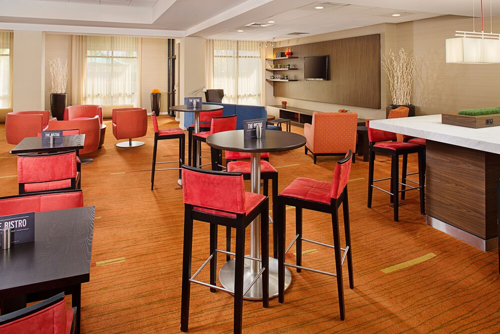 Book Courtyard By Marriott Sacramento Midtown In Courtyard By Marriott Sacramento Midtown Lobby Sitting Area