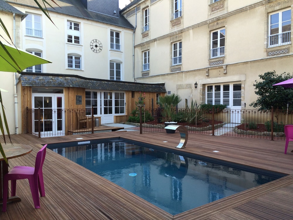 Book Hôtel De Brunville In Bayeux Hotels Hôtel De Brunville Bayeux Pool