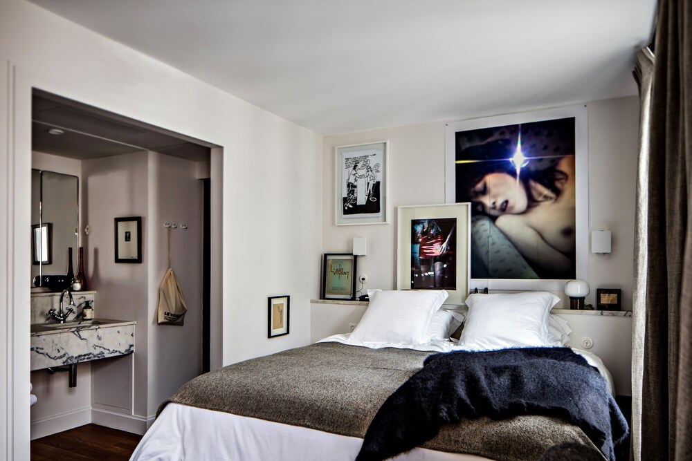 Book Le Pigalle In Paris Hotels Le Pigalle Paris Guest Room