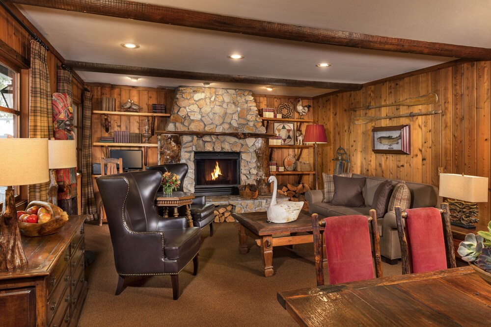 Book Ayres Lodge Alpine In Hotels Ayres Lodge Alpine Lobby