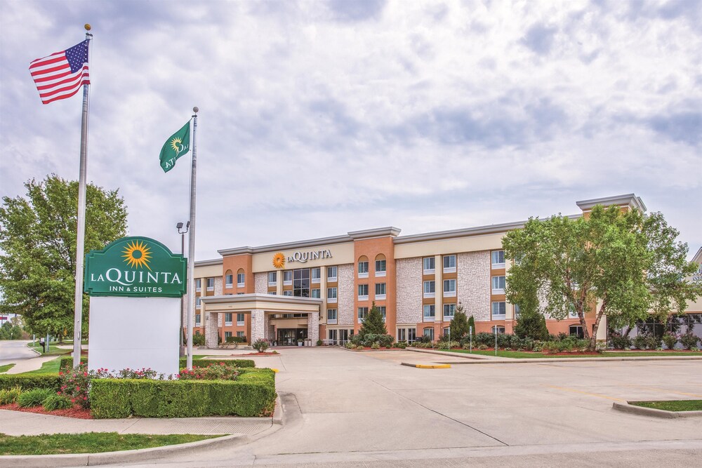 Book La Quinta Inn & Suites Effingham, Effingham, Illinois