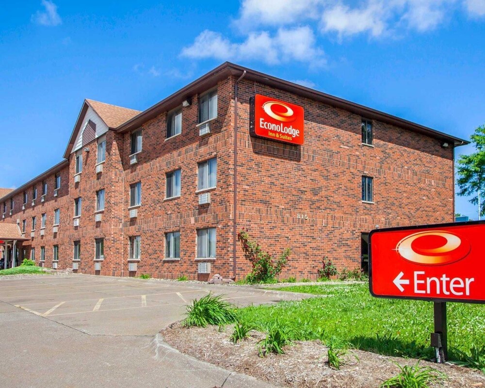 Book Econo Lodge Inn Suites Bettendorf In Hotels Econo Lodge Inn Suites Bettendorf