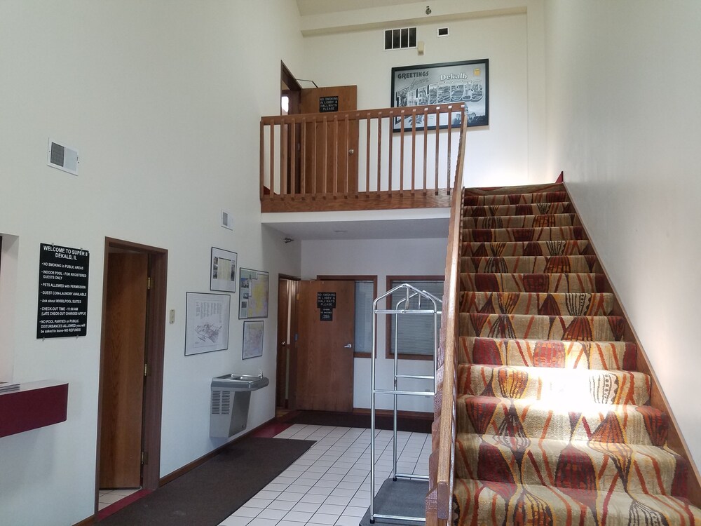 Book Super 8 Dekalb Il In Hotels Super 8 Dekalb Il