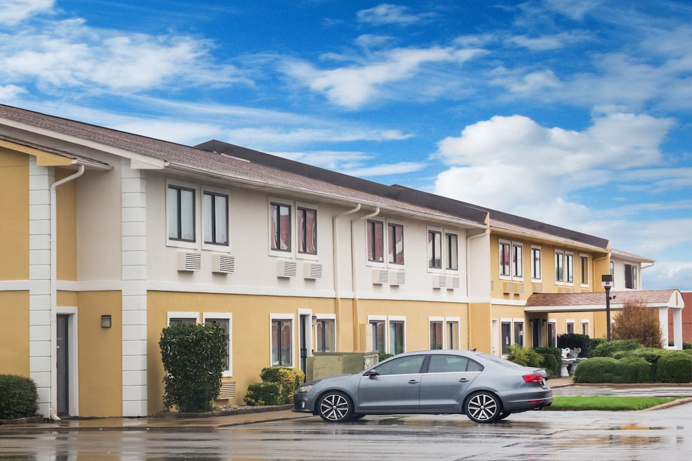 Book Super 8 By Wyndham Jonesboro In Hotels Super 8 By Wyndham Jonesboro