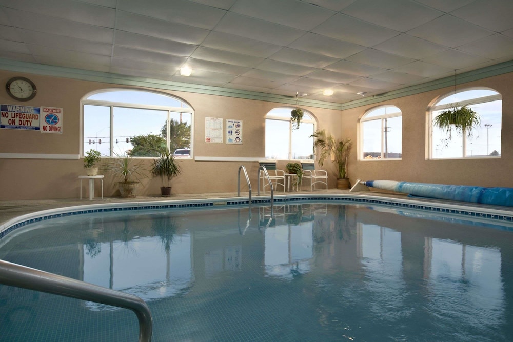 Book Super 8 By Wyndham Scottsbluff In Hotels Super 8 By Wyndham Scottsbluff Pool