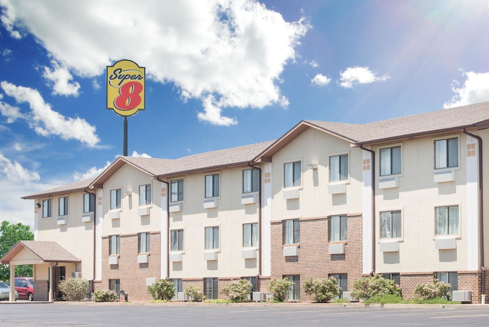Book Super 8 By Wyndham Abilene Ks In Hotels Super 8 By Wyndham Abilene Ks