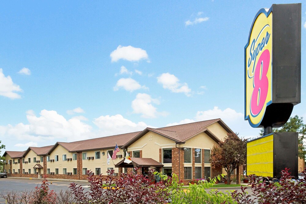 Book Super 8 By Wyndham Longmont Twin Peaks In Hotels Super 8 By Wyndham Longmont Twin Peaks