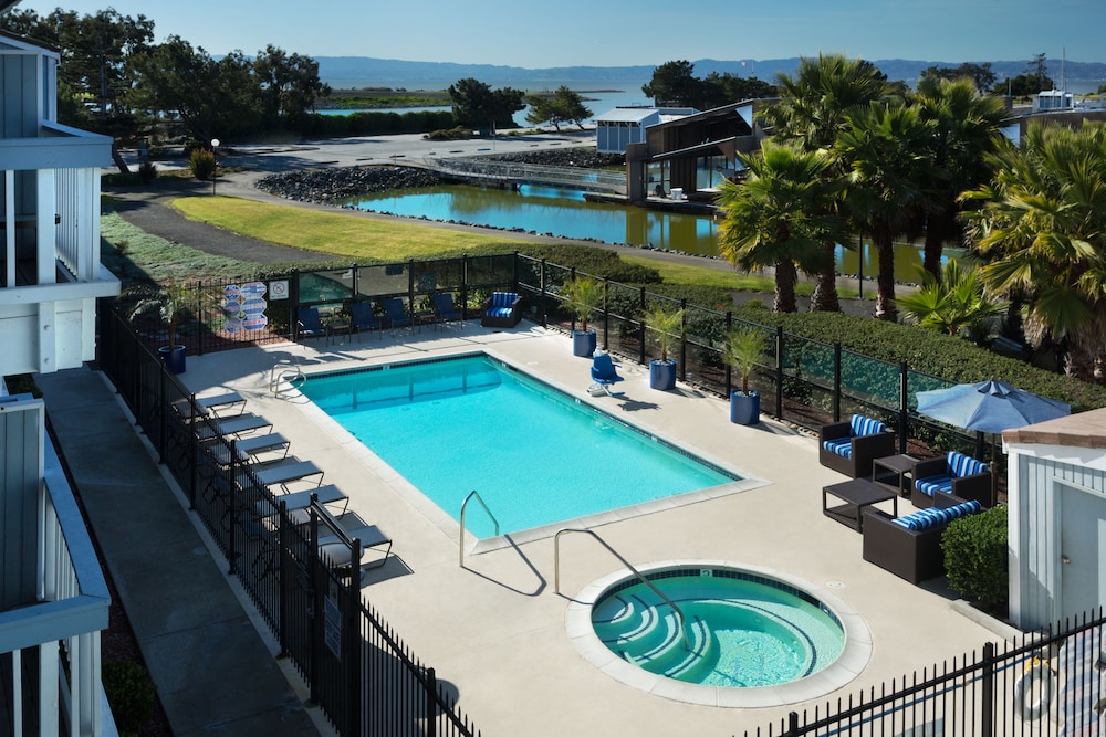 Book The Marina Inn On San Francisco Bay In Leandro Hotels The Marina Inn On San Francisco Bay Leandro Pool