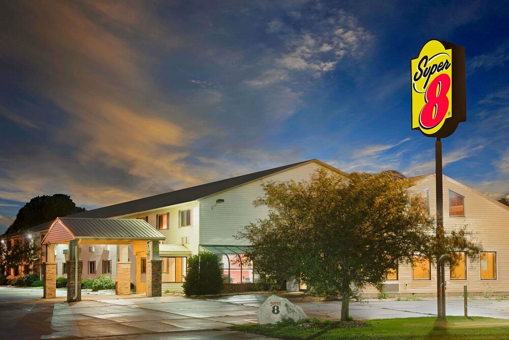 Book Super 8 By Wyndham Iowa Falls In Hotels Super 8 By Wyndham Iowa Falls