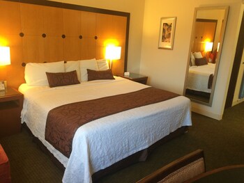 Top 10 Hotels In Brooklyn Park Minnesota