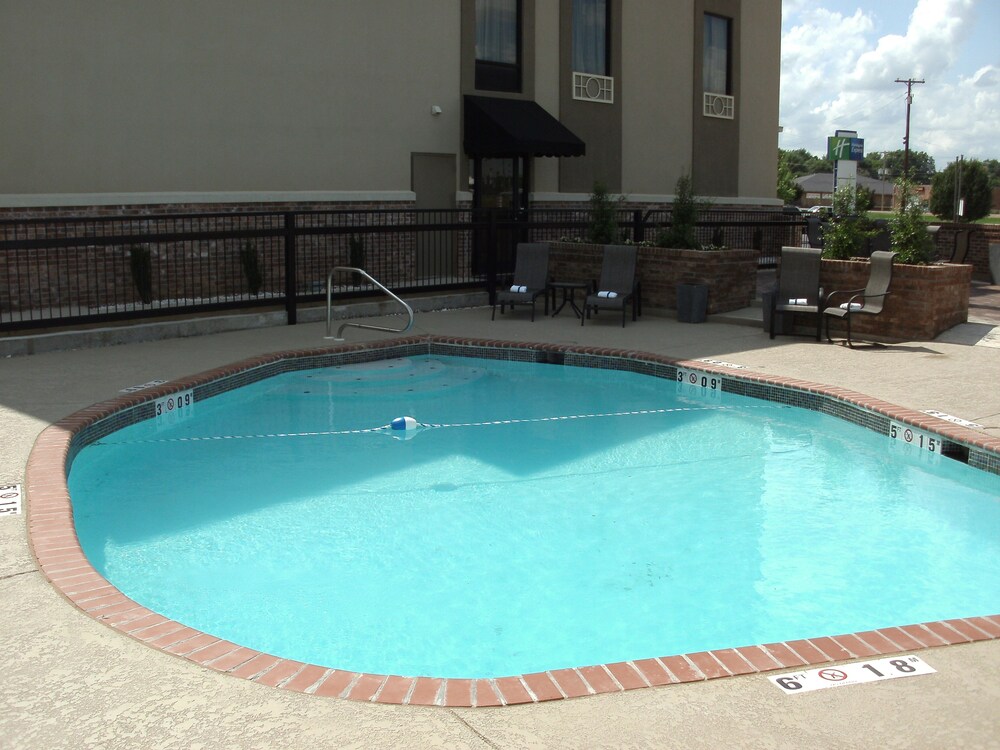Book Holiday Inn Express New Albany In Hotels Holiday Inn Express New Albany Pool