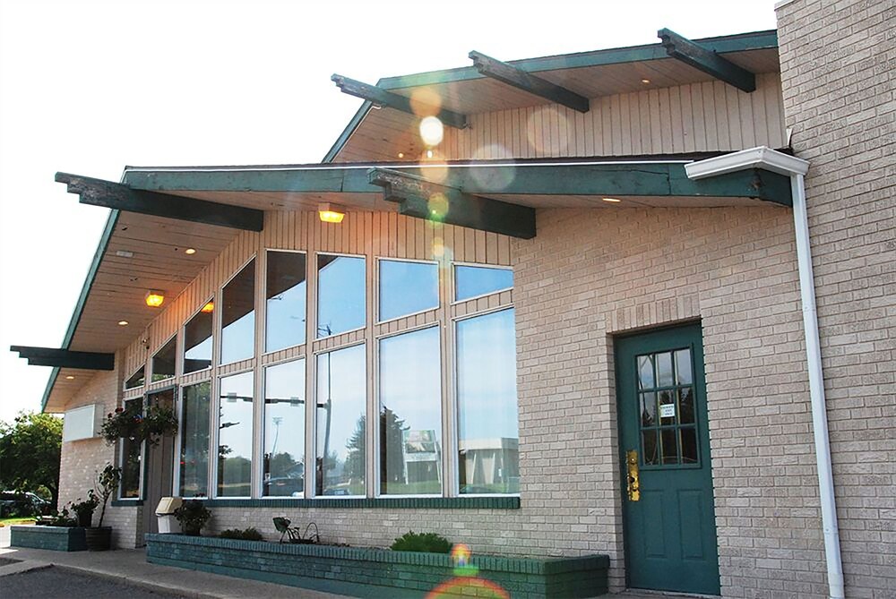 Book Superlodge Canada Lethbridge In Hotels Superlodge Canada Lethbridge