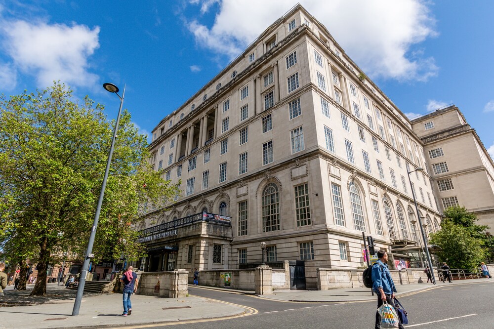 Book Britannia Adelphi Hotel in Liverpool