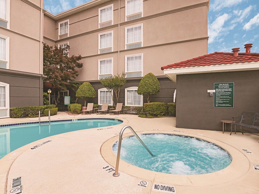 Book La Quinta Inn Suites By Wyndham Fort Worth City View In Fort Worth Hotels Com