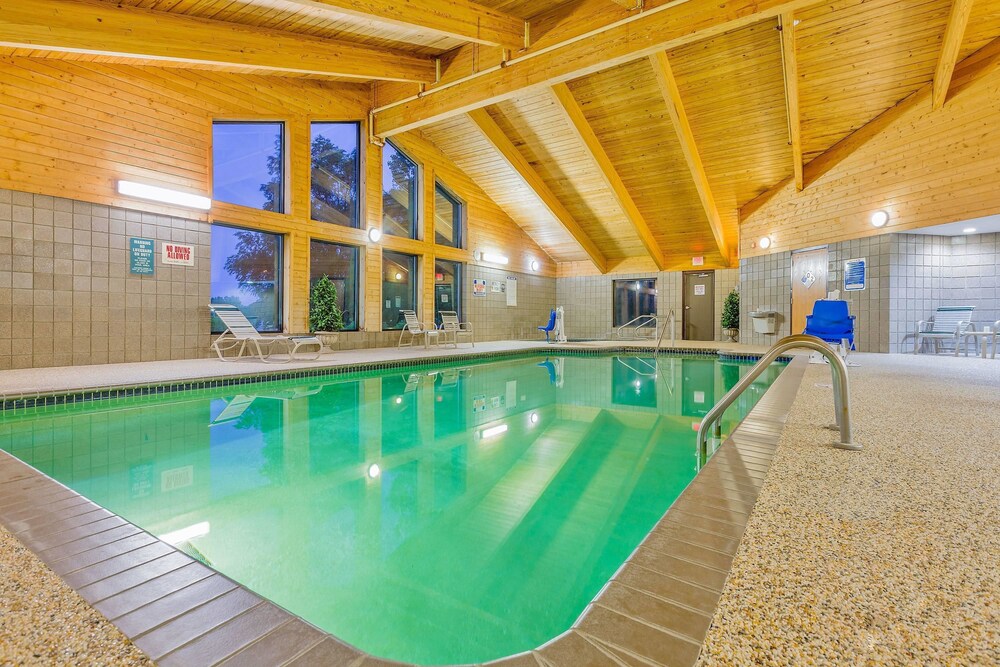 Book Americinn By Wyndham Algona In Hotels Americinn By Wyndham Algona Pool