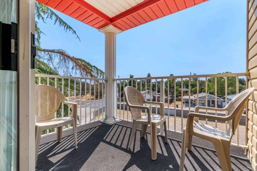 Book Comfort Suites Red Bluff Near I-5 In Red Bluff Hotelscom