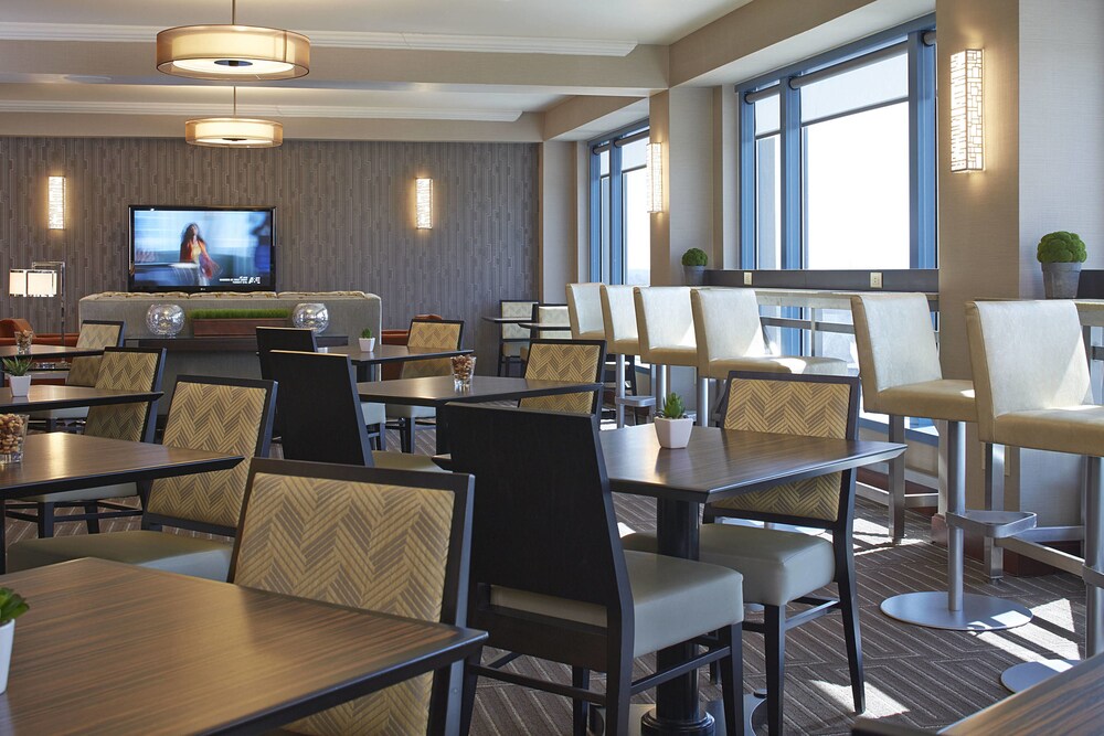 Book Marriott Milwaukee West in Waukesha