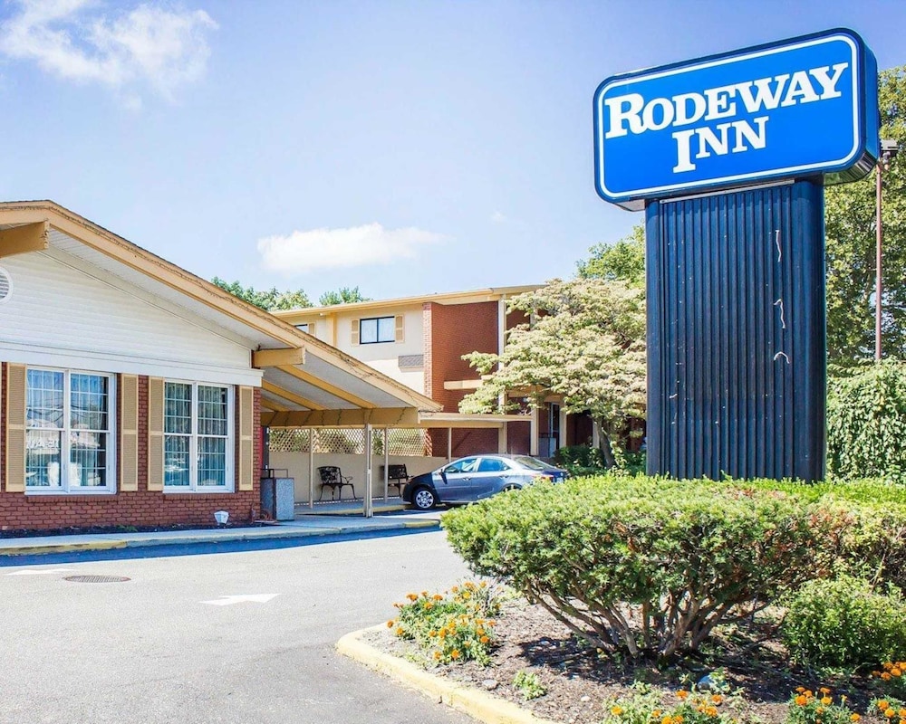 Book Rodeway Inn In Huntington Station Hotels Rodeway Inn Huntington Station