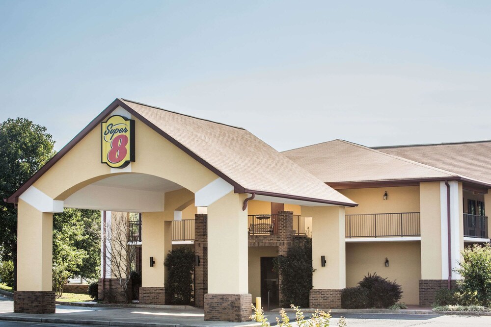 Book Super 8 By Wyndham Lavonia In Hotels Super 8 By Wyndham Lavonia
