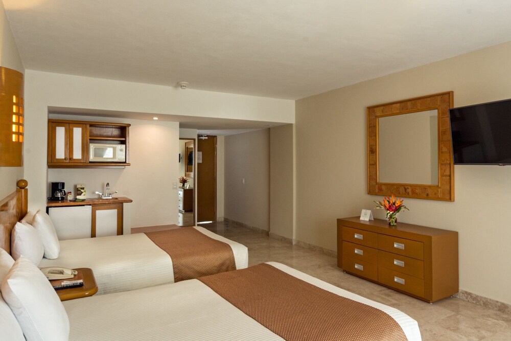 Book Sunset Royal Beach Resort All Inclusive In Cancun Hotels Com