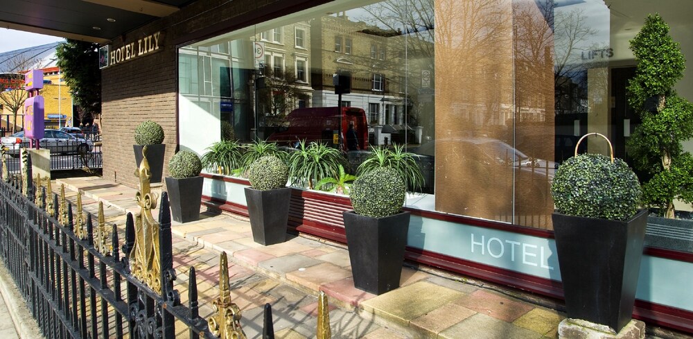 Book Hotel Lily in London