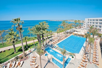 Φωτογραφία του Alexander The Great Beach Hotel, Πάφος