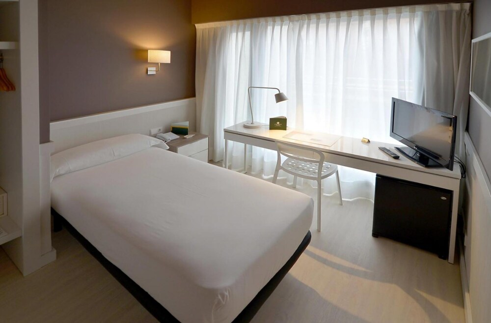 Parallel Barcelona Info Photos Reviews Book At Hotels Com