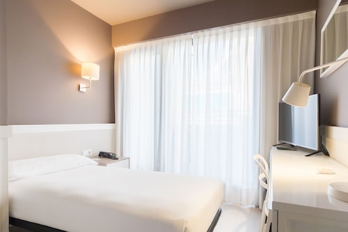 Parallel Barcelona Info Photos Reviews Book At Hotels Com