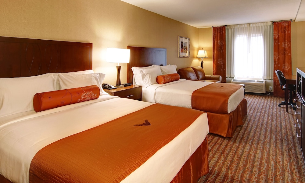 Book Phoenix Inn Suites Albany In Hotels