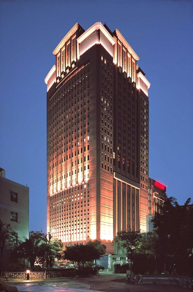 Book Ambassador Hotel Hsinchu in Hsinchu
