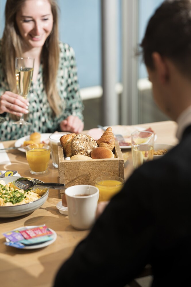 Book Holiday Inn Express Mechelen City Centre An Ihg Hotel In Mechelen Hotels Com