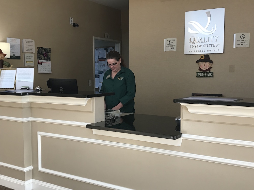 Book Quality Inn Suites Sneads Ferry North Topsail Beach In Quality Inn Suites Sneads Ferry North Topsail Beach Reception