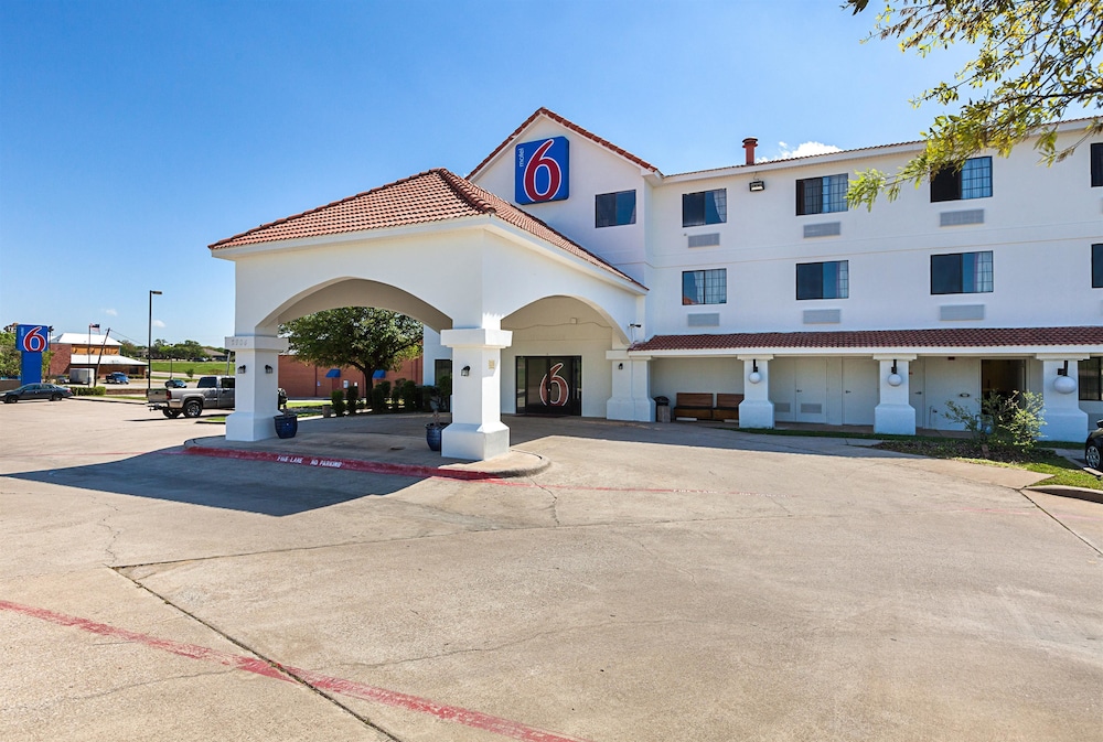 Book Motel 6 Ft Worth Bedford Tx In Hotels Motel 6 Ft Worth Bedford Tx