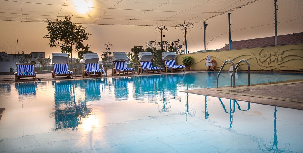 The Orchid Mumbai Info Photos Reviews Book At Hotels The Orchid Mumbai Outdoor Pool