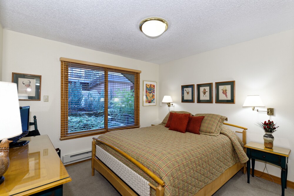 Book The Crestwood Condominiums in Snowmass Village