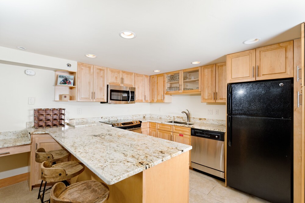 Book The Crestwood Condominiums in Snowmass Village