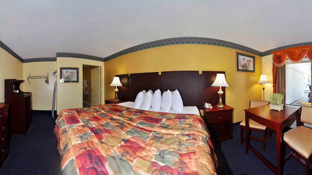 Book Days Inn By Wyndham Chipley In Chipley Hotelscom