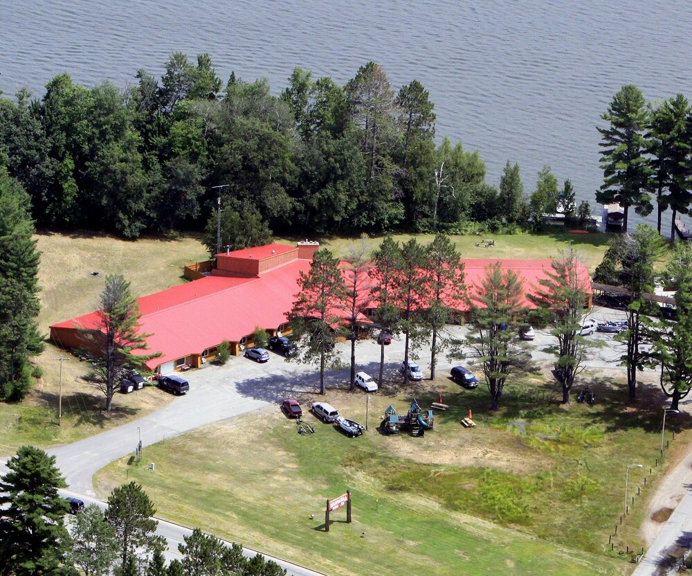 Book Hiawatha Lodge Inn In Eagle River Hotels Hiawatha Lodge Inn Eagle River