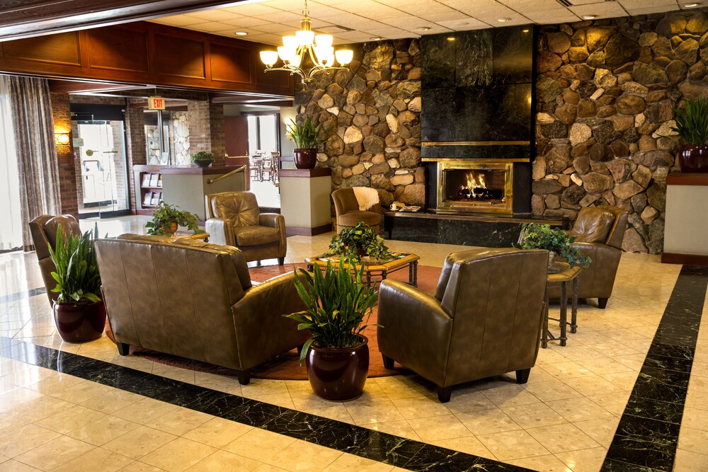 Book Rit Inn Conference Center In Henrietta Hotels Lobby