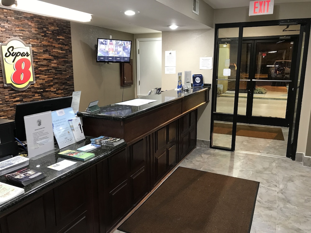 Book Super 8 Hernando Ms In Hotels Super 8 Hernando Ms Interior Entrance